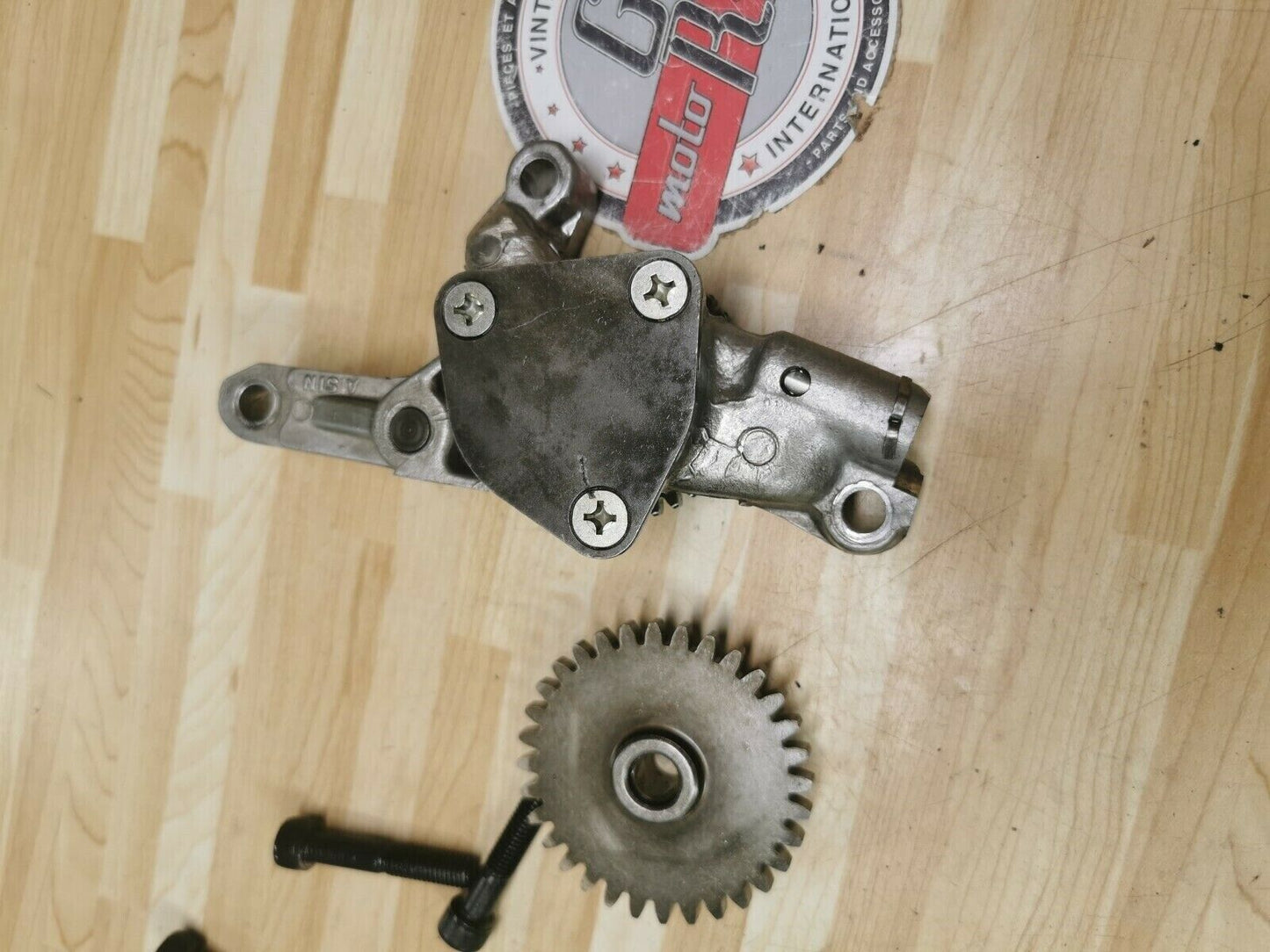Yamaha XS400S 1982 oil pump assy housing idle gear 1L9-13300-00-00