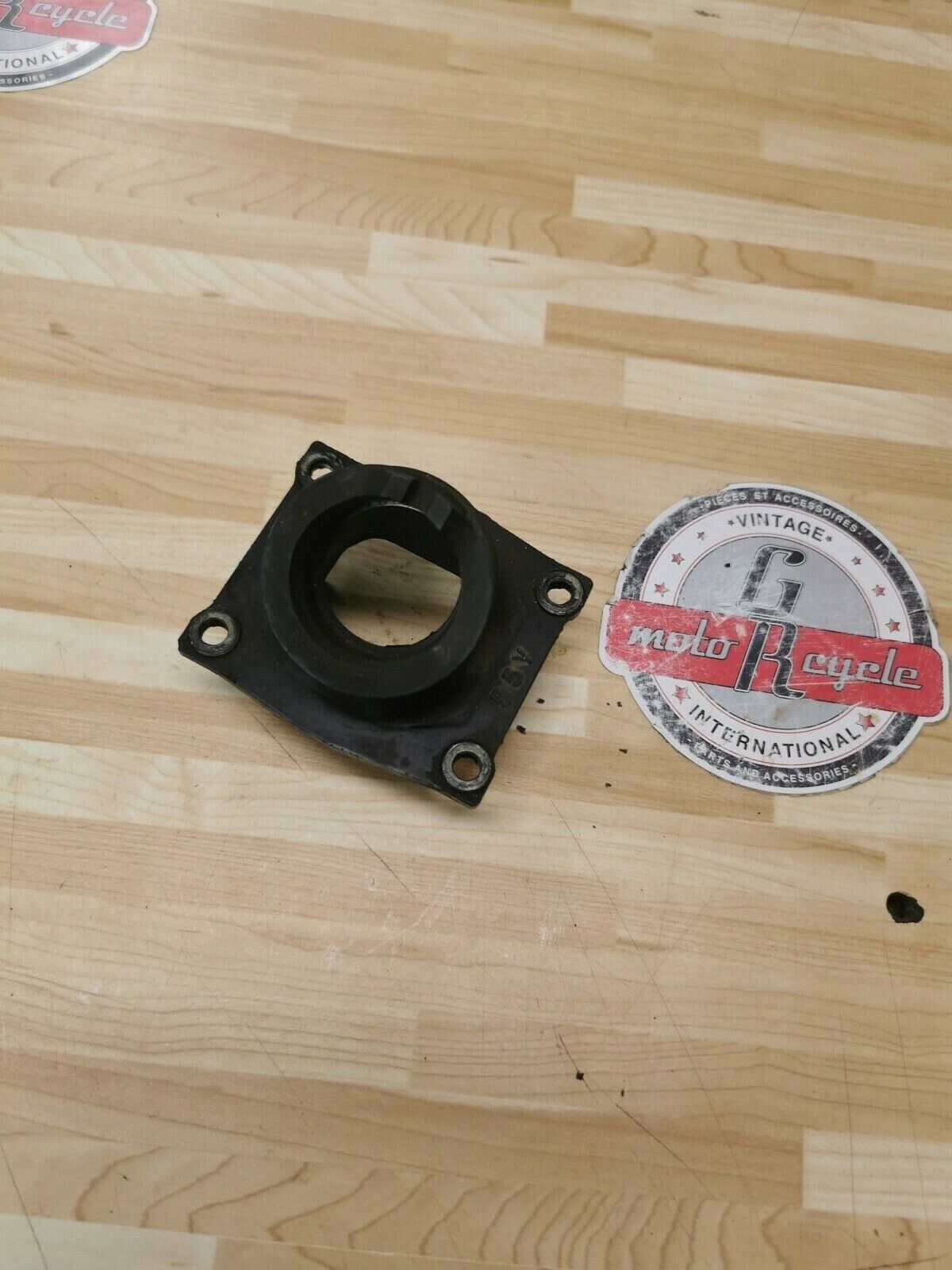 Yamaha YZ125 1985 intake manifold carburetor boot insulator flange joint