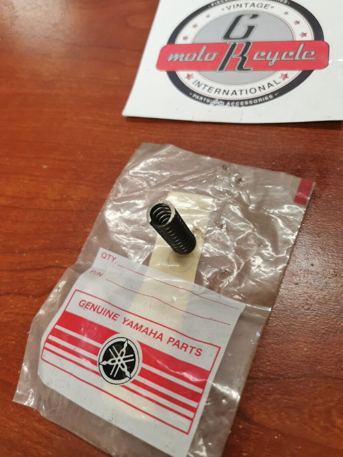NEW NOS Yamaha COMPRESSION SPRING 90501-16491-00 Y68