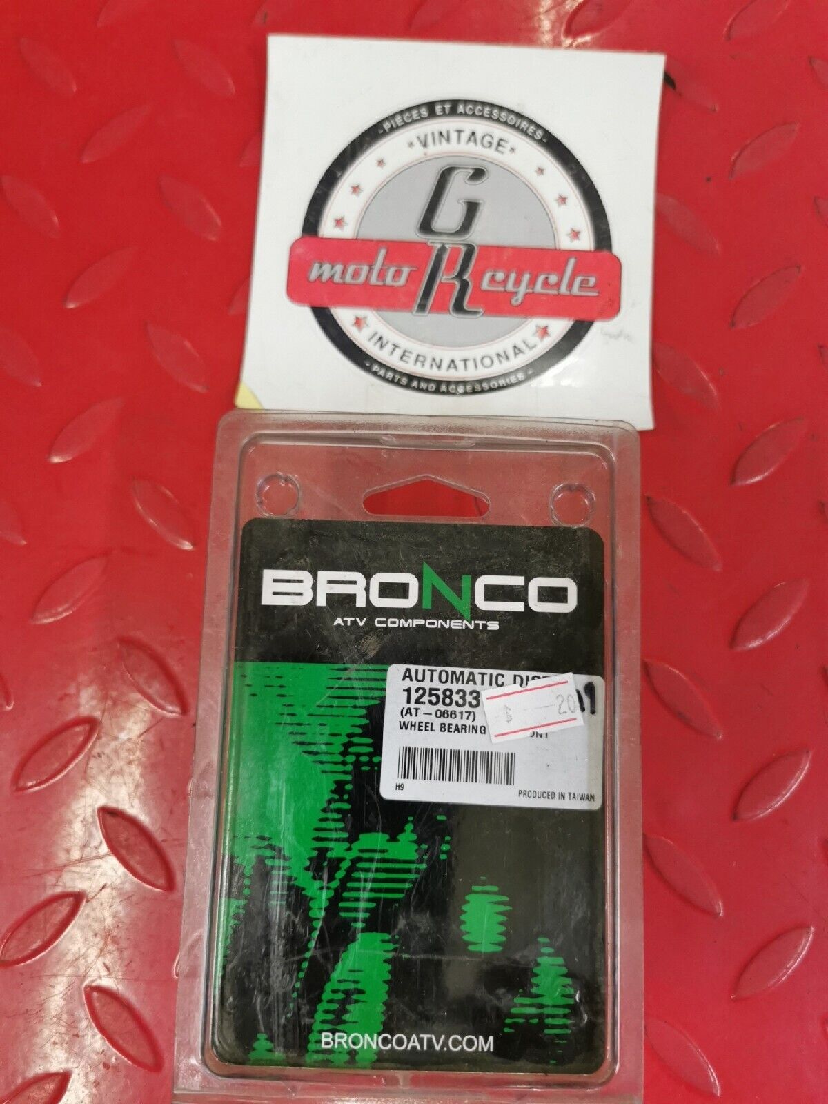 NOS BRONCO ATC250R TRX250 TRX300 TRX400  WHEEL BEARING KIT FRONT AT-06617  J13