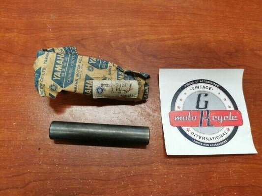 NOS Yamaha DS6 DT1 R5 RD250 RD350 COLLAR 90387-16128-00 SUB 150-22126-00-00 Y110