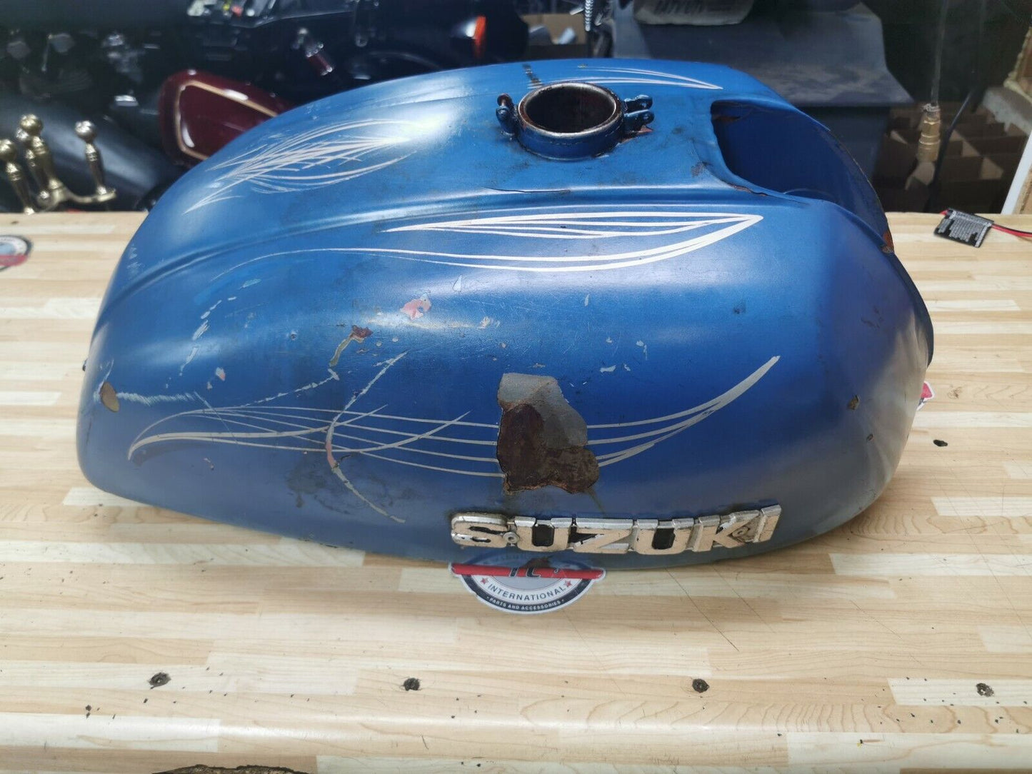 Suzuki GT750 1975 fuel tank lemans water buffalo gas petrol reservoir 73 - 77