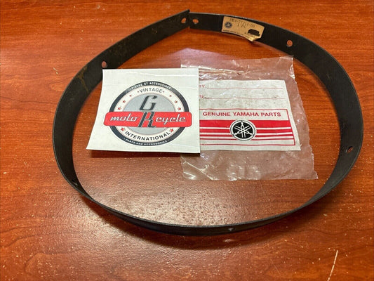 NOS Yamaha 1977 GP440A LOWER TRIM 8E4-77214-00-00 Y181