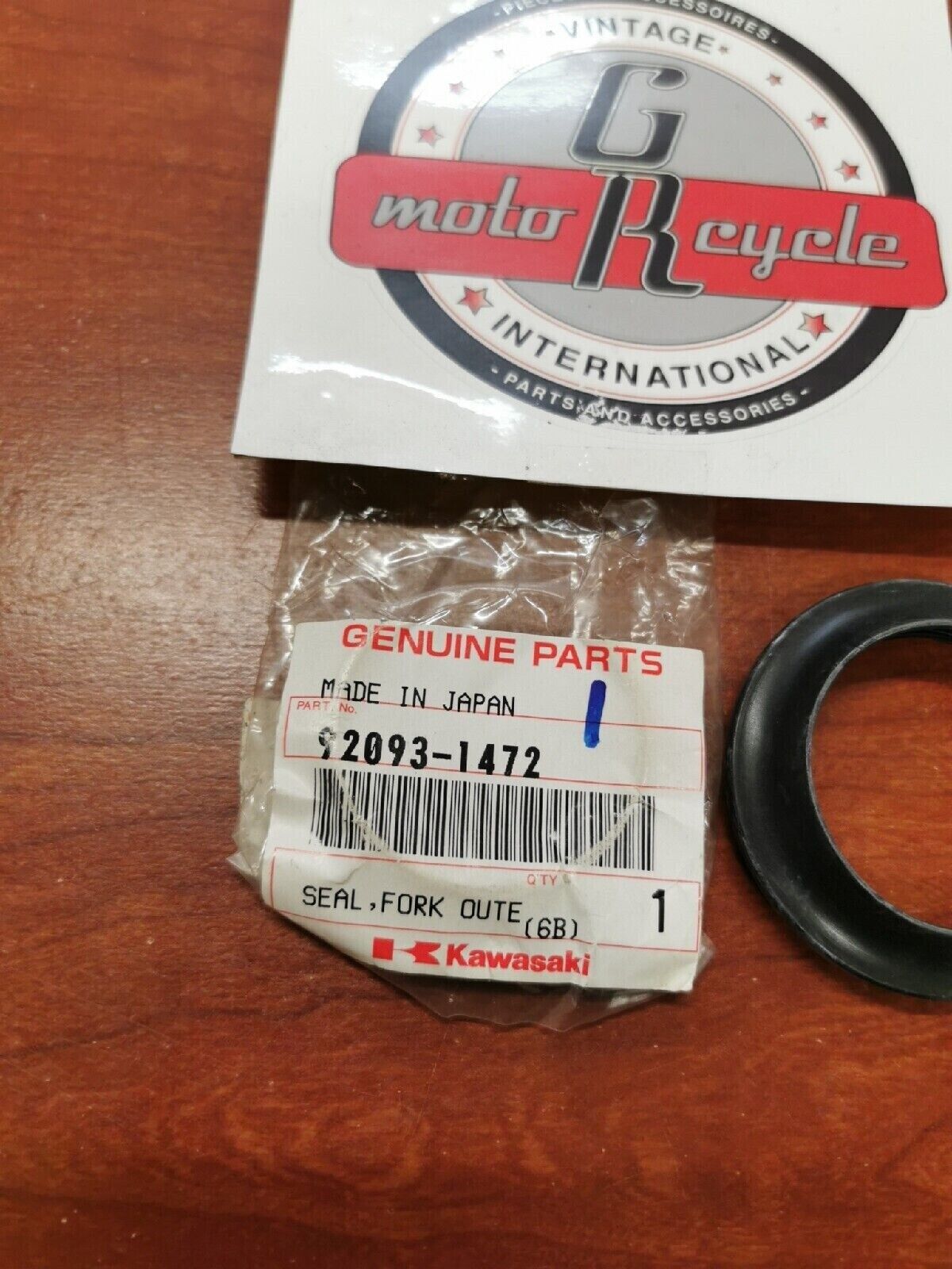 NOS Kawasaki ZG1000 ZR900 EX650 EN500 FORK OUTER TUBE SEAL 92093-1472 K26