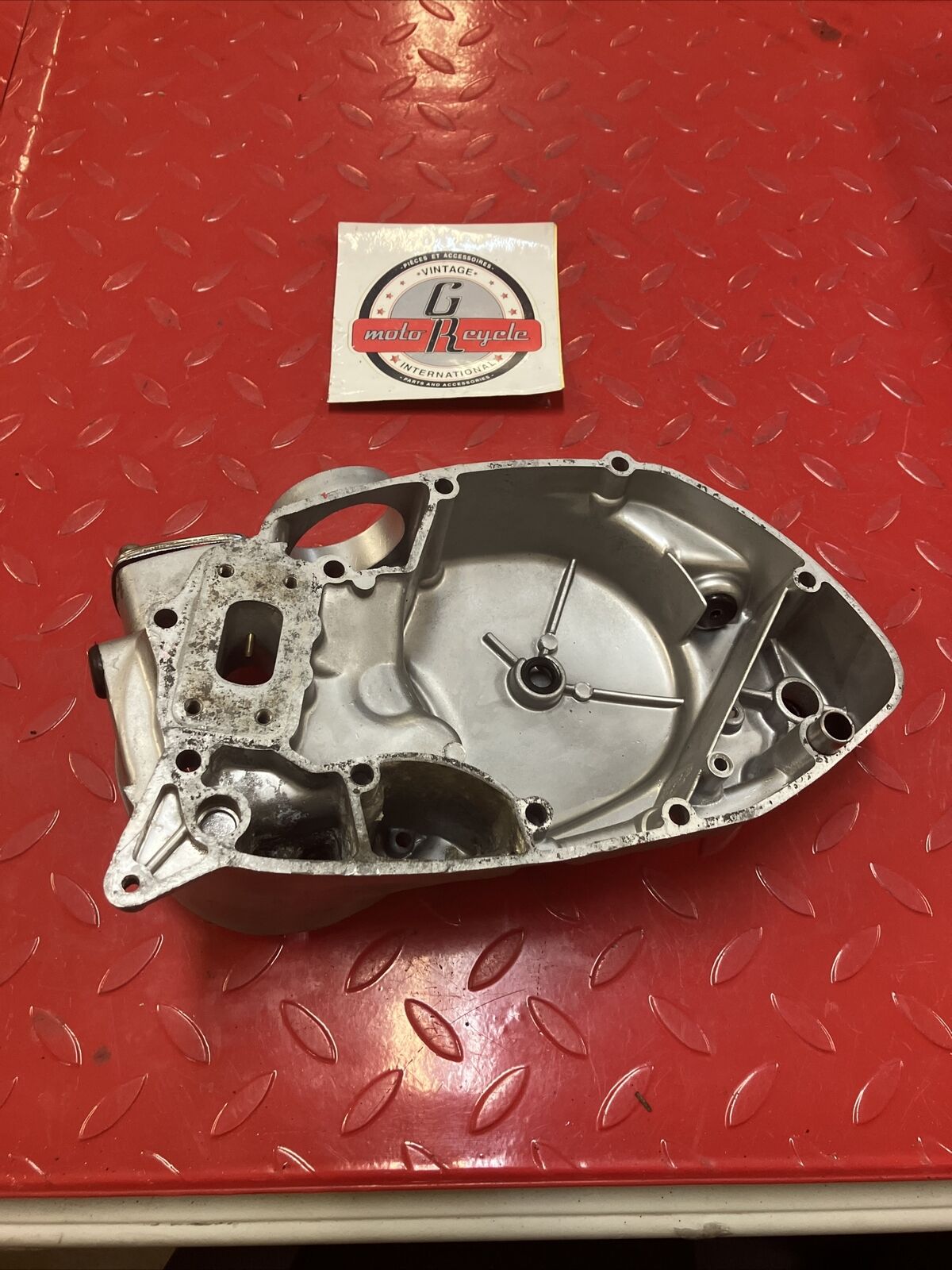 Suzuki RV90 1976 right crankcase clutch cover