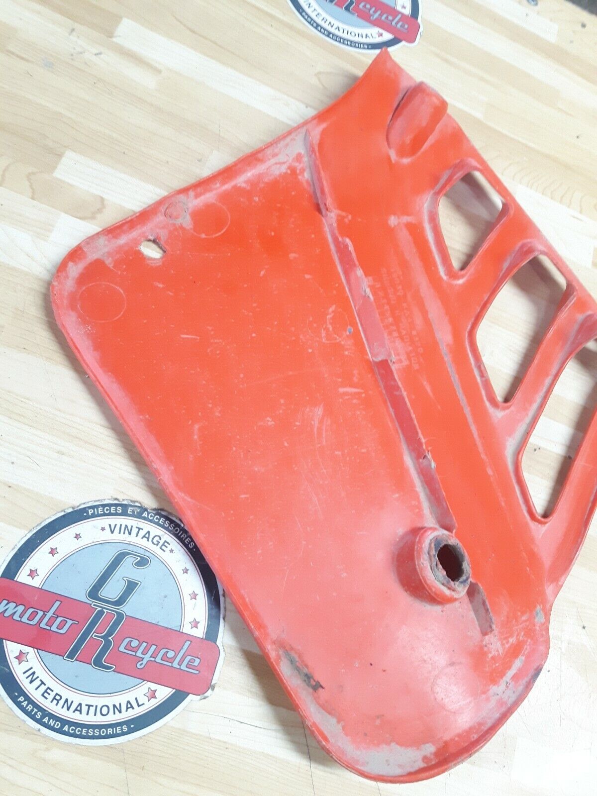 Honda CR250R 1985 right side cover panel radiator shroud plastic 19071-KA4-830