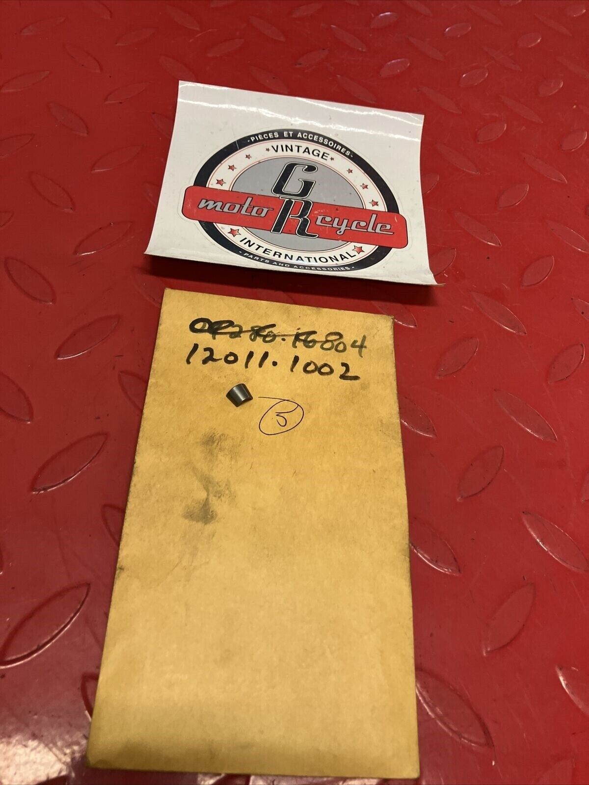 NOS KAWASAKI VALVE SPLIT KEEPER 12011-1002 K18