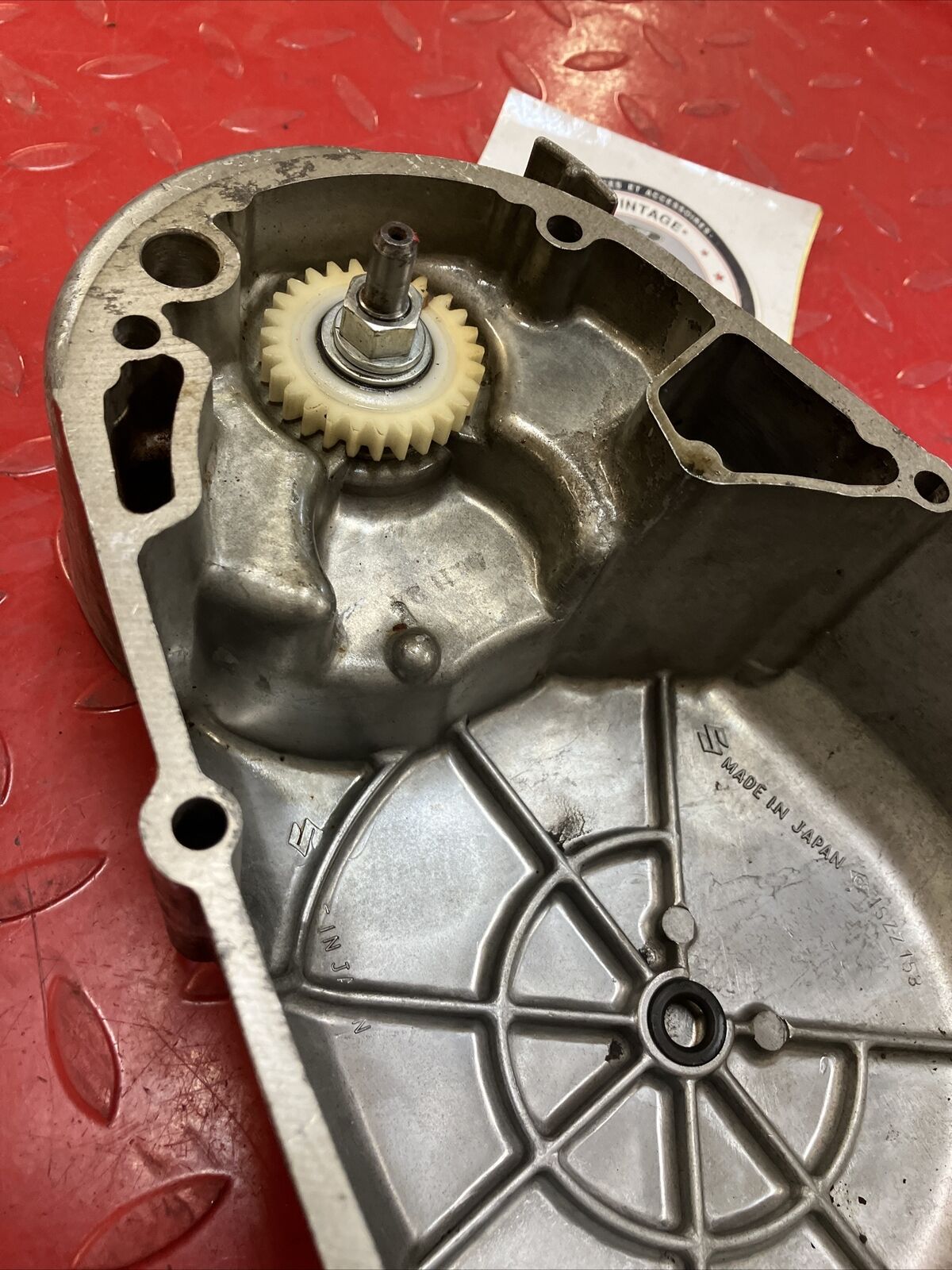 Suzuki GT380 right crankcase clutch cover U2