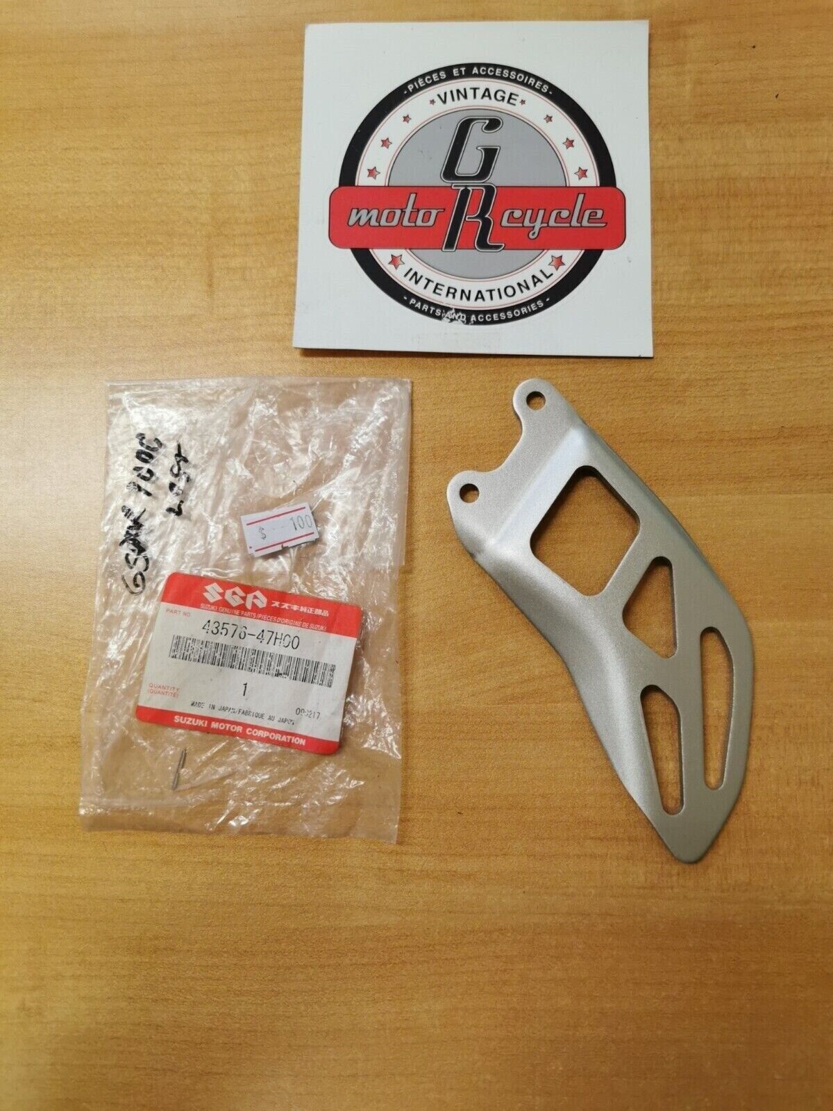 NOS SUZUKI GSXR1000  LEFT HAND FOOTREST GUARD 43576-47H00  S9