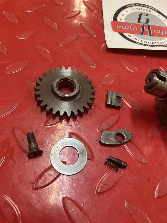 Suzuki RV90 1976 kickstarter kick starter shaft spindle idle gear