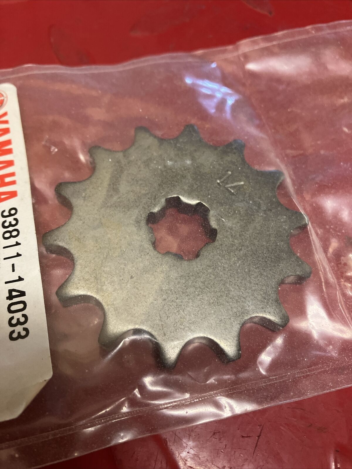 NEW NOS Yamaha DRIVE SPROCKET 14T 93811-14033-00 Y89