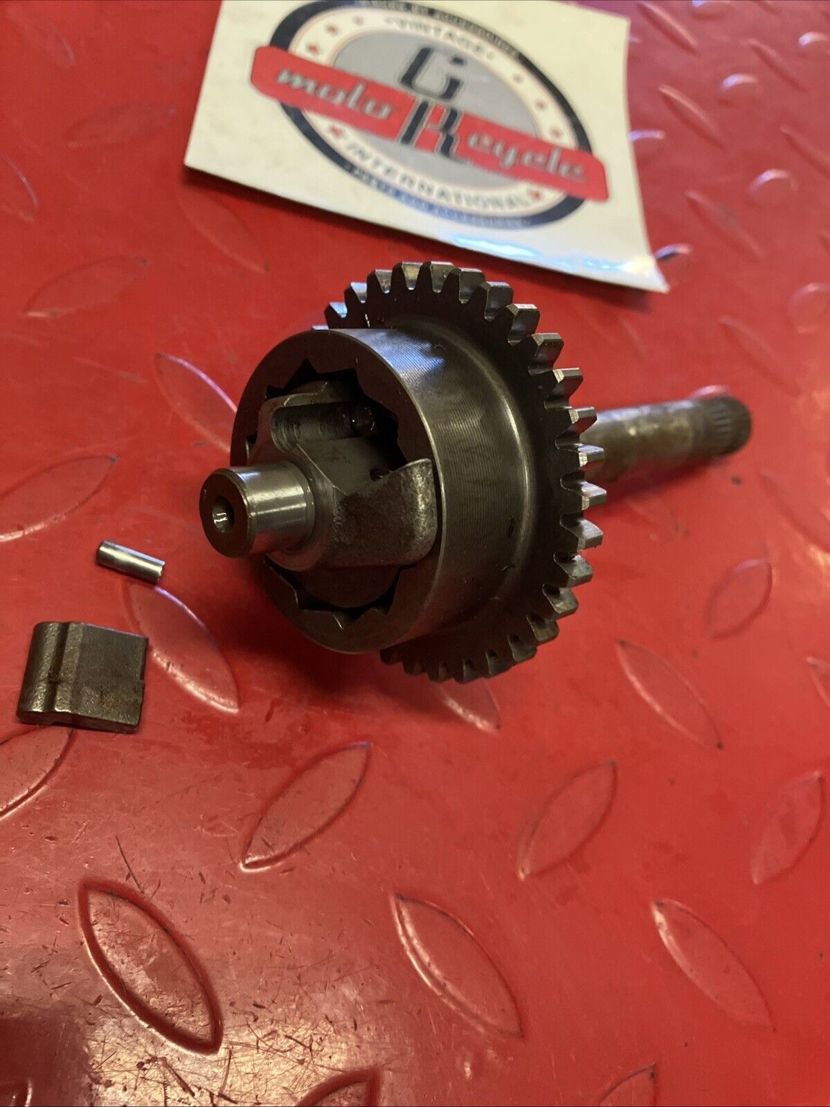 Kawasaki G5 1972 kickstarter kick starter spindle shaft gear 2