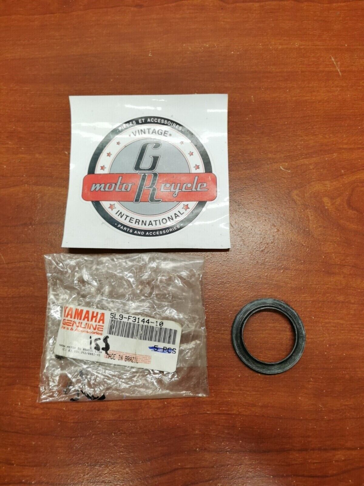 NOS Yamaha 1990 - 1993 RT180 FRONT FORK DUST SEAL 5L9-F3144-10-00 Y99