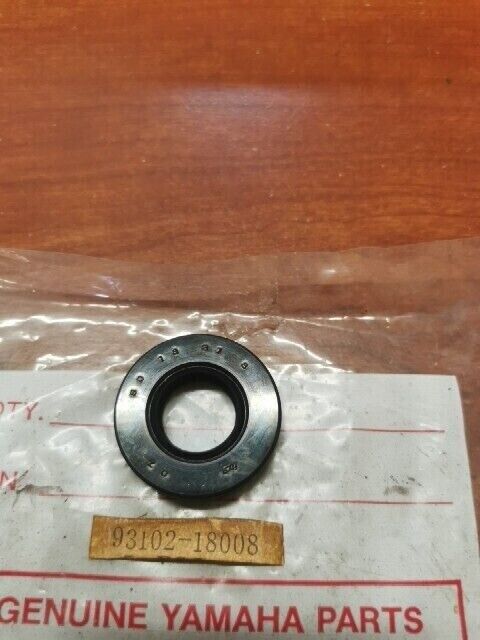 NOS Yamaha AT1 DT100 DT125 DT50 RT100 OIL SEAL (18X37X8) 93102-18008-00 Y166