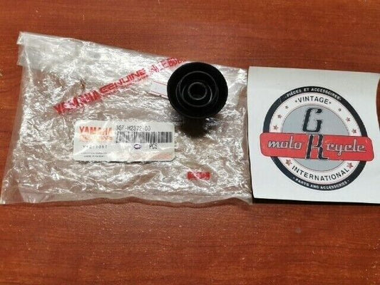 NOS Yamaha CR50Z YA50 YW50 SPARK PLUG CAP SEAL 3GF-H2372-00-00 Y103