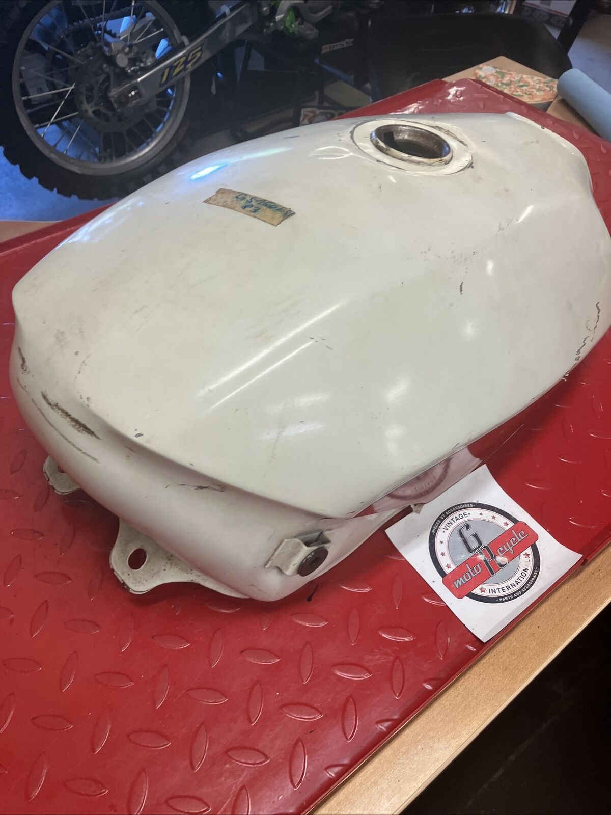Suzuki GS750ES 1983 Fuel tank gas petrol reservoir