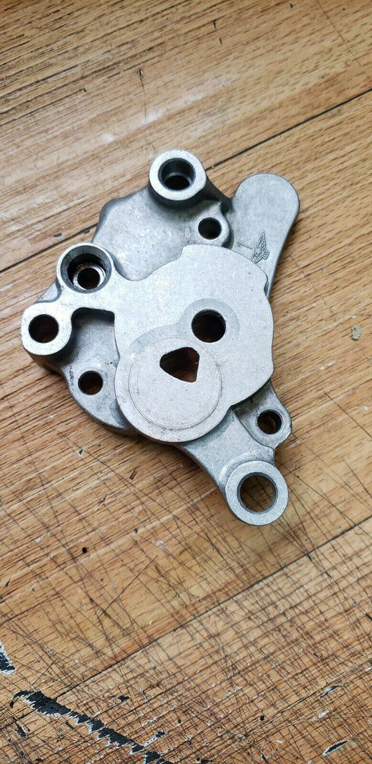 Honda XR350R 1984 oil pump body hounsing plate XL350R 1985 15111-KF0-010
