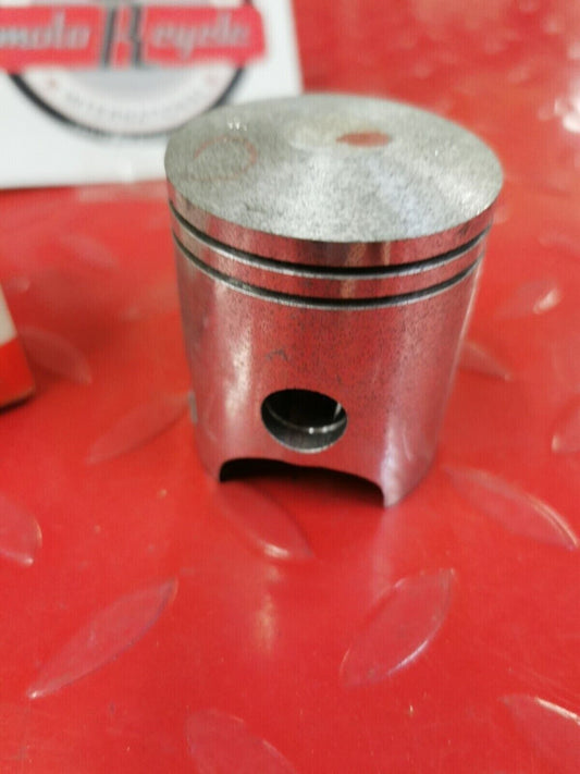 NOS YAMAHA LT2 LT3 PISTON STD 305-11631-01-97 Y50