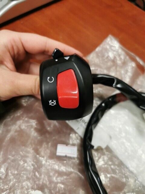 NOS Suzuki 2003 - 2009 AN650 HANDLE SWITCH 37200-10G41 S33