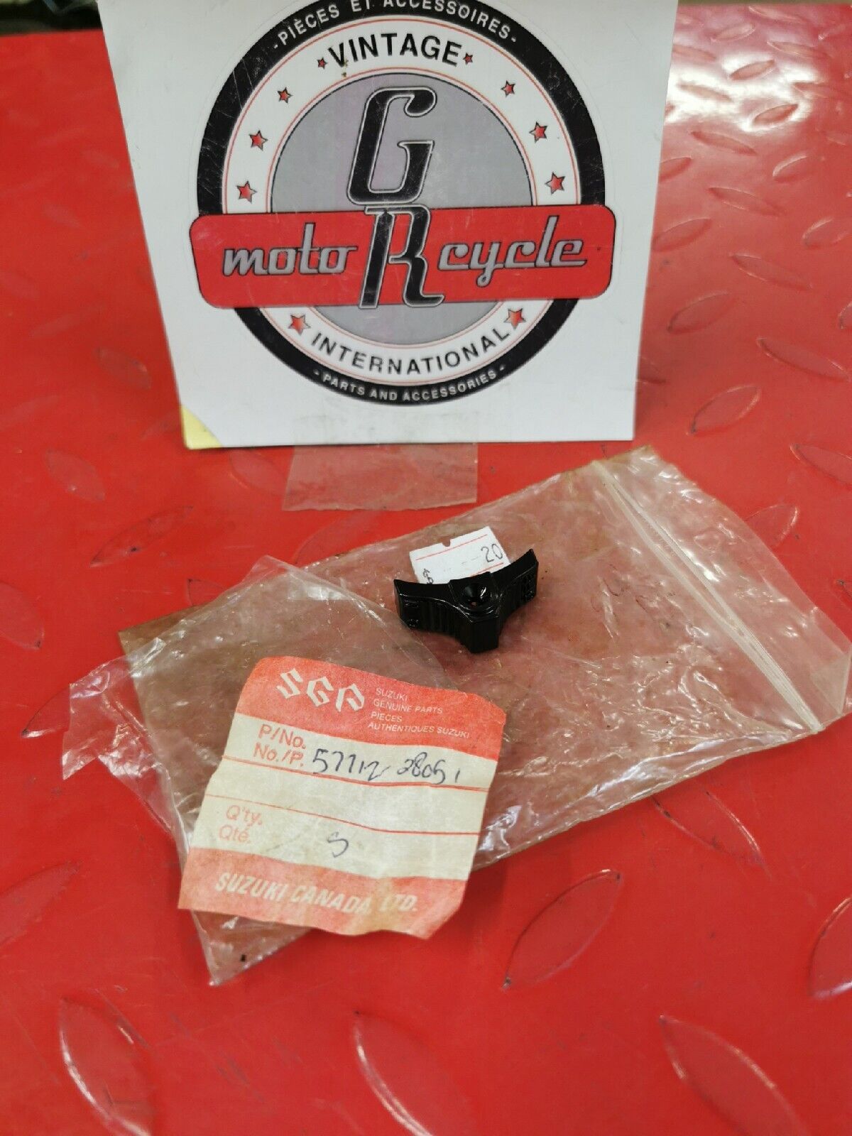 NOS SUZUKI GT185 GT250 GT380 GT550 SWITCH ON OFF KNOB 57712-28051 S12