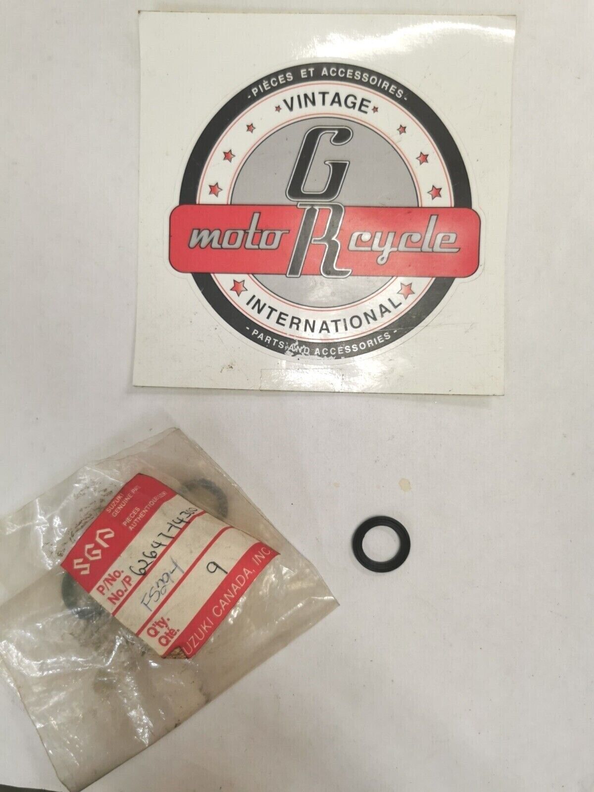 NOS SUZUKI RM125 RM250 RM500 1983 DUST SEAL 62647-14300 S27