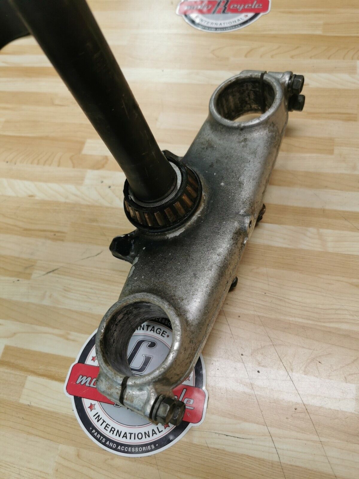 Suzuki RM125 1984 steering stem triple clamp tree top head 1985 51410-14500