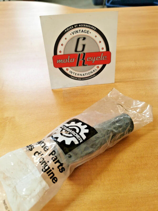 NOS BOMBARDIER PUCH MAXI GRIP 773-500-010 P1