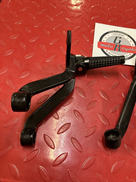 Suzuki GSXR1000 2003 footpegs footrests left right foot peg rest 43600-18G00