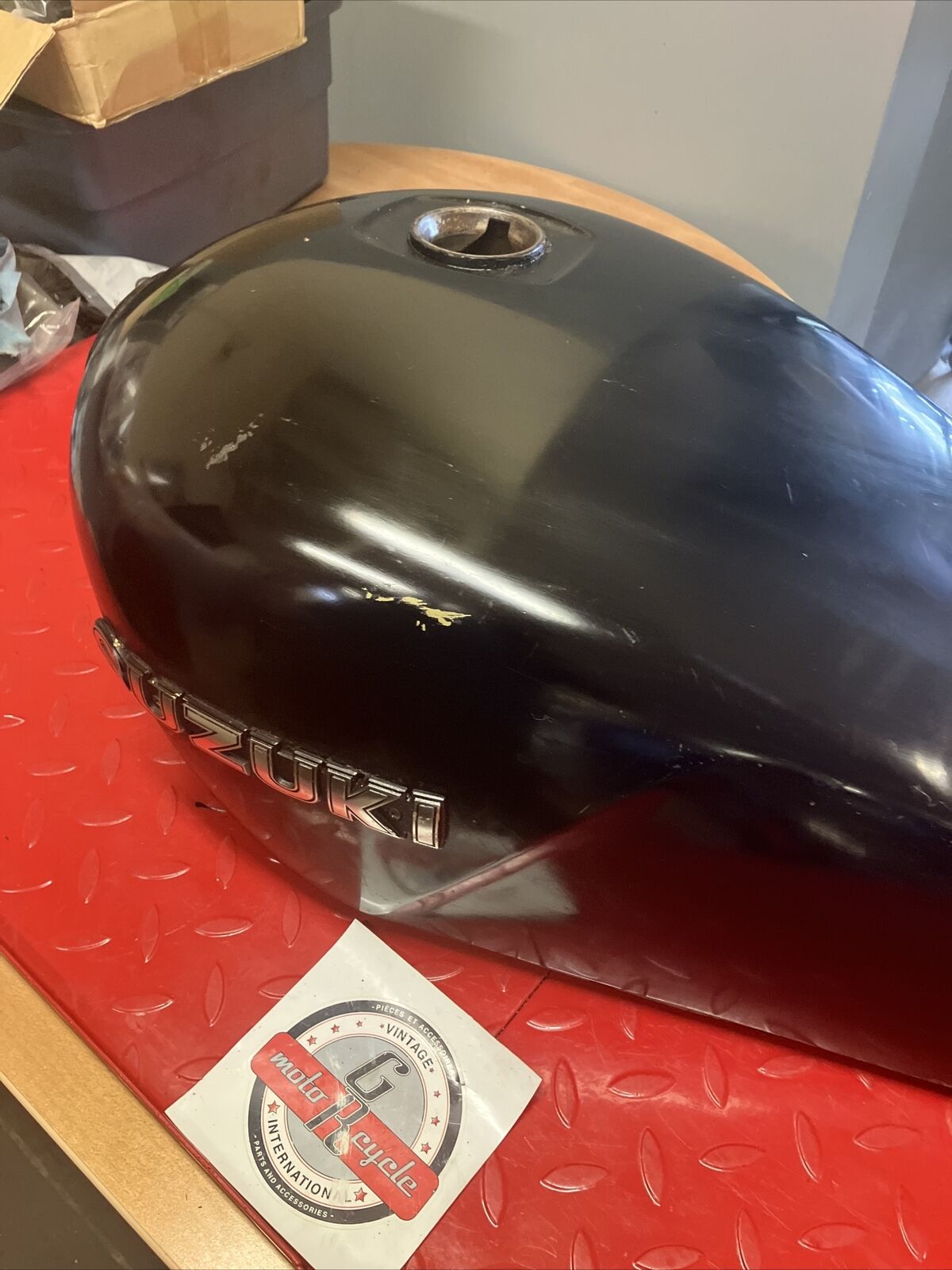 Suzuki GS750T 1982 Fuel tank gas petrol reservoir 2