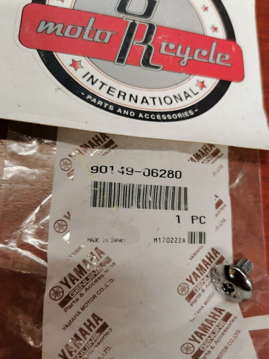 NOS Yamaha YXR660 XVS95 YFM45 YFM35 YXM70 YXC70 SCREW 90149-06280-00 Y84