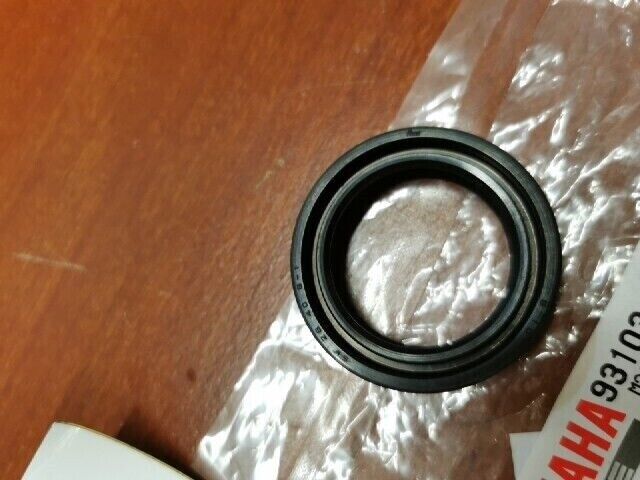 NEW NOS Yamaha DT50 DT80 DT100 DT125 DT175 SW-TYPE OIL SEAL 93103-28011-00 Y107