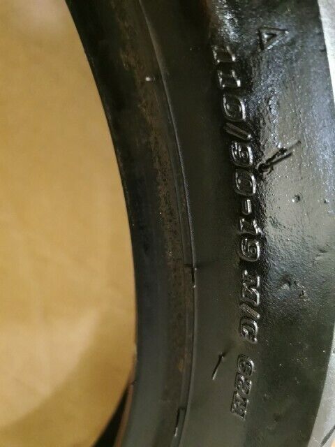 NOS DUNLOP D404F 110/90-19 M/C 62H MOTORCYCLE FRONT TIRE 45605424