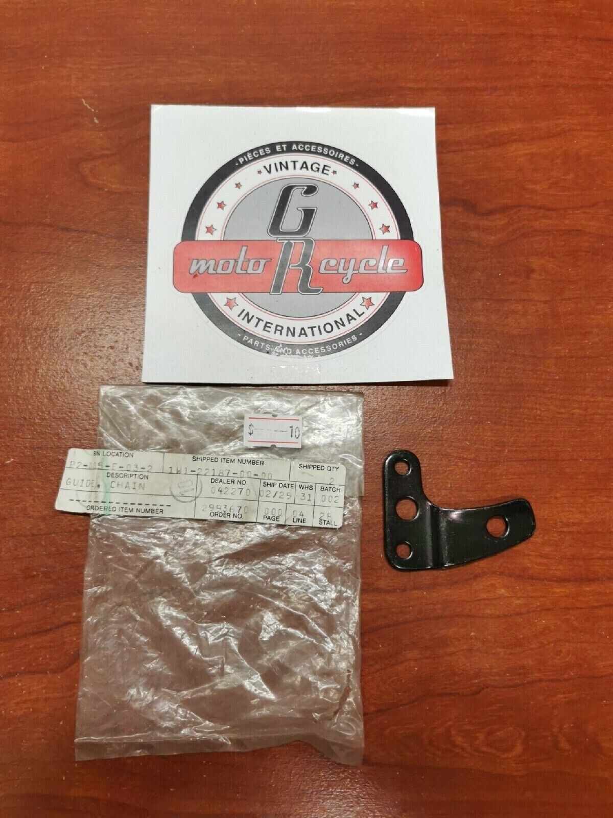 NOS Yamaha CHAIN GUIDE 1W1-22187-00-00 Y70