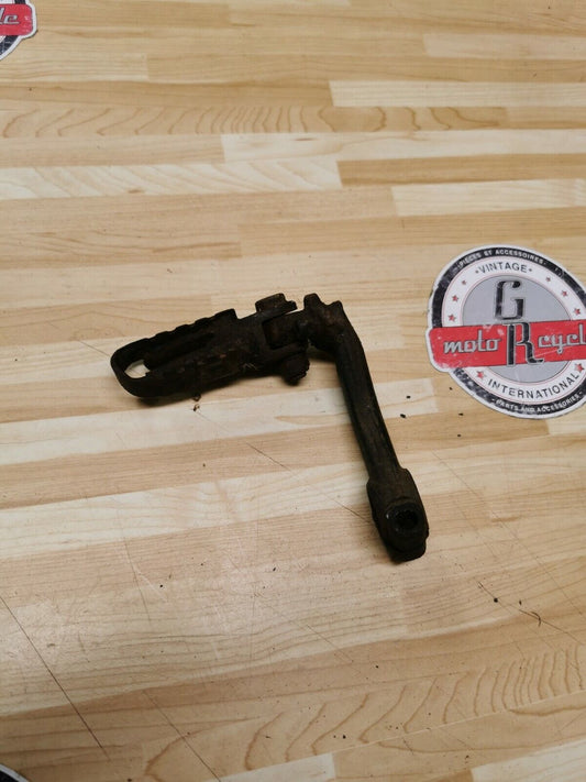 Yamaha DT250 1976 left footpeg footrest foot peg rest bracket 498-27412-00-00