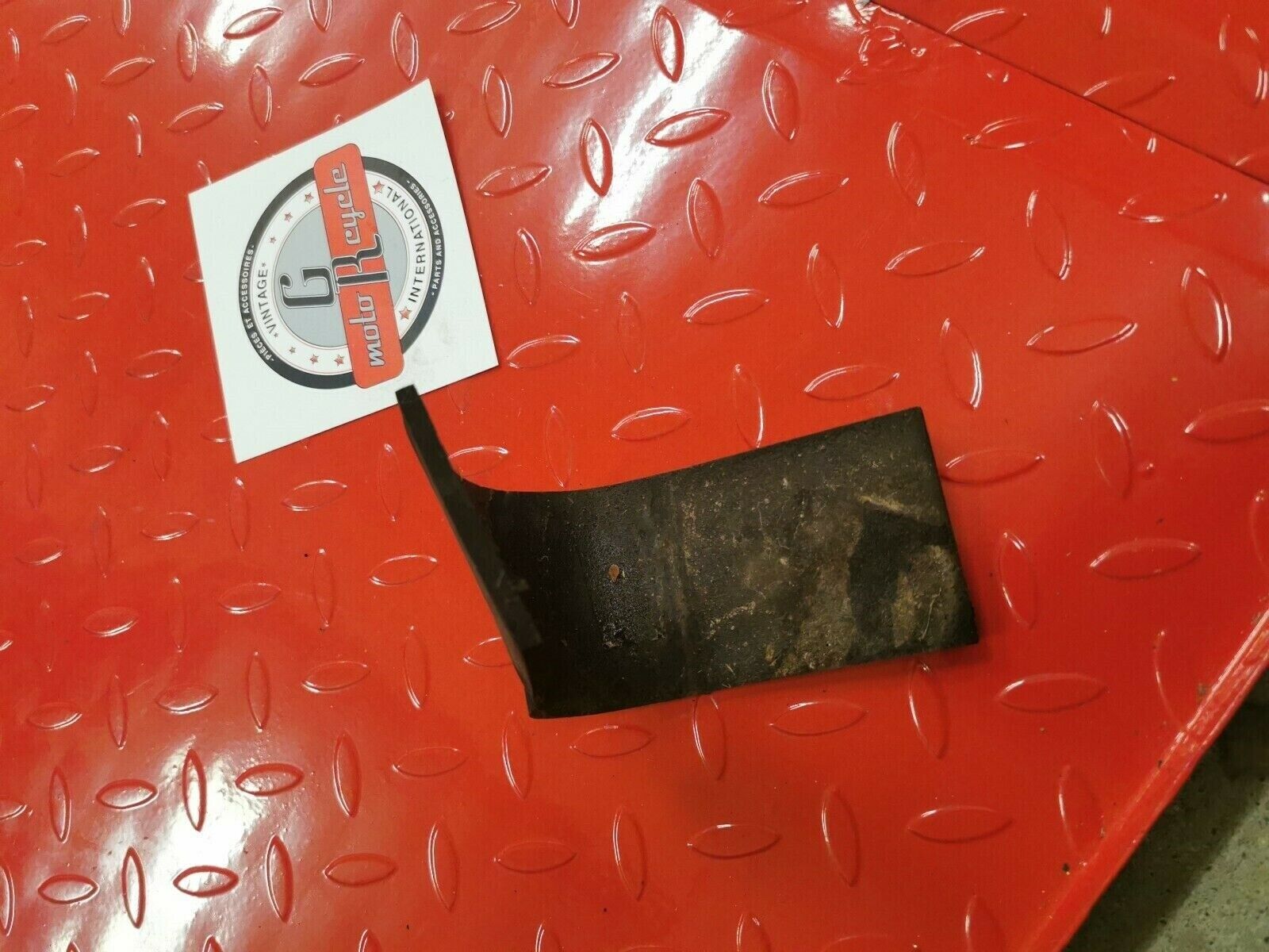 Yamaha IT175 1981 fuel tank locating damper cushion foam