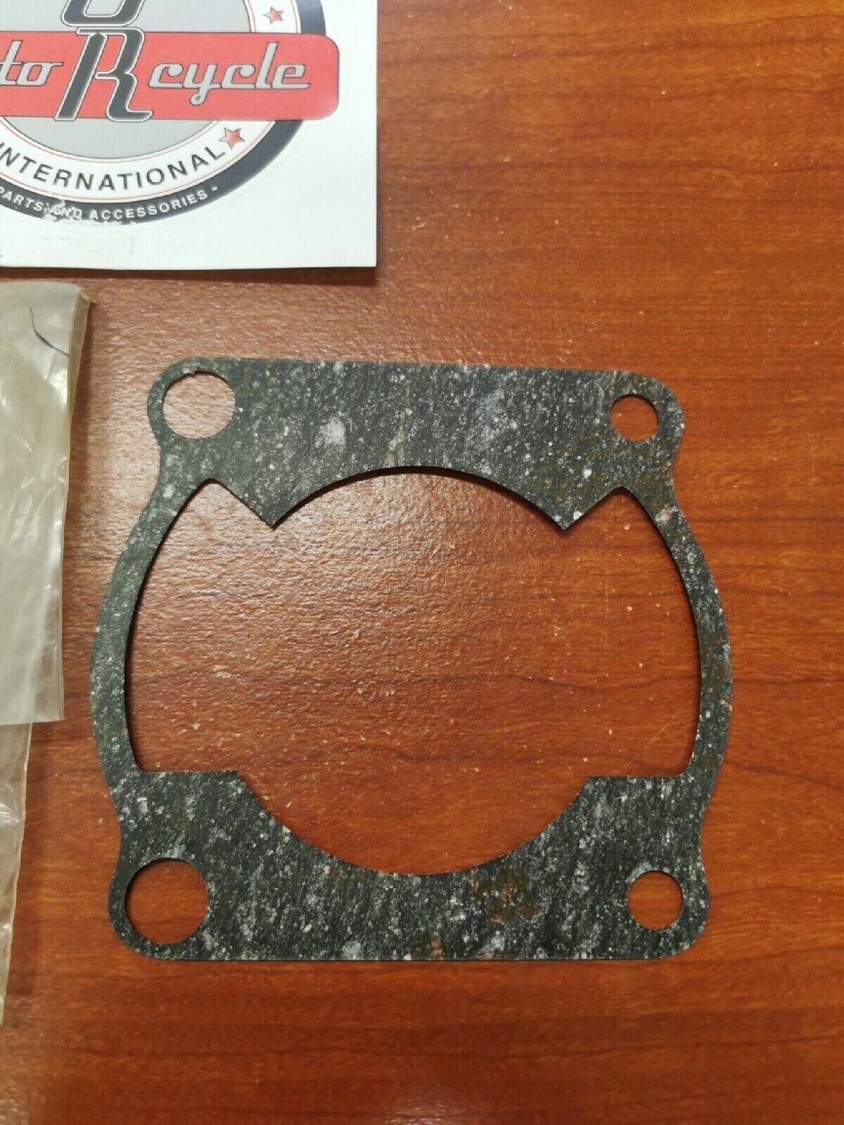 NOS Yamaha 1977 - 1979 IT175 CYLINDER BASE GASKET 3TN-11351-00-00 Y76
