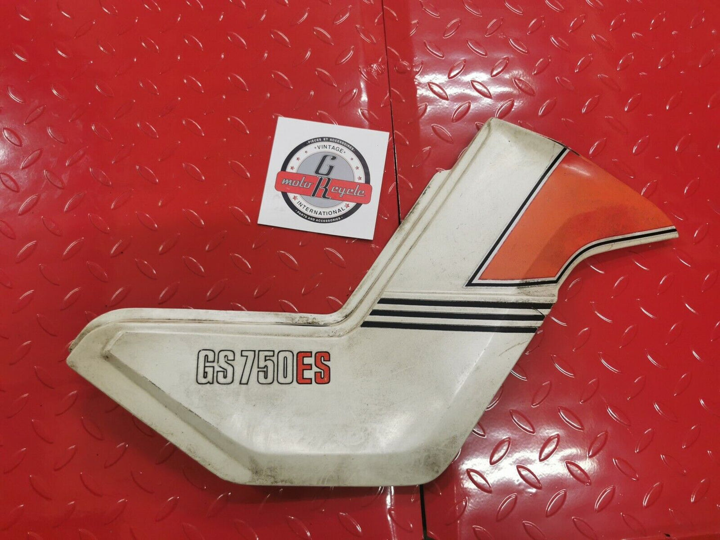 Suzuki GS750ES 1983 right side cover panel fairing