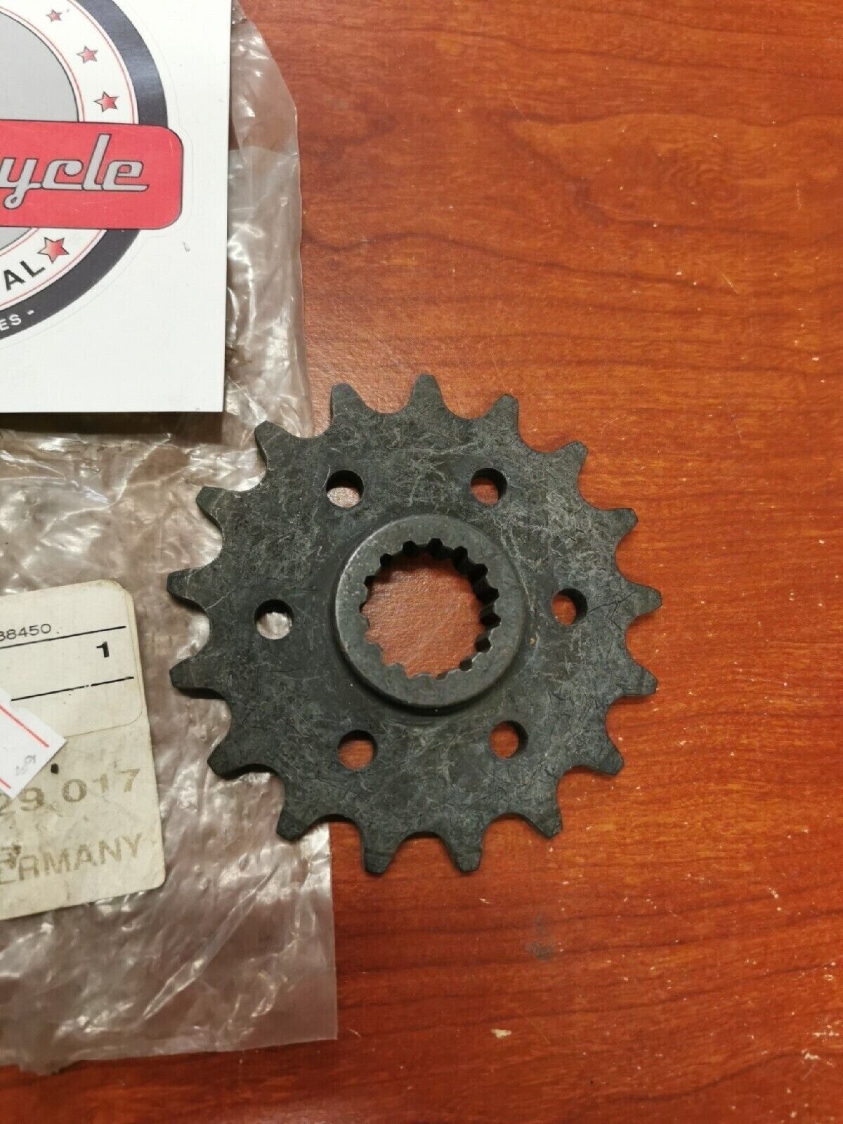 NOS KTM LC4 620 640 FRONT SPROCKET 17T 58033029017 KT3