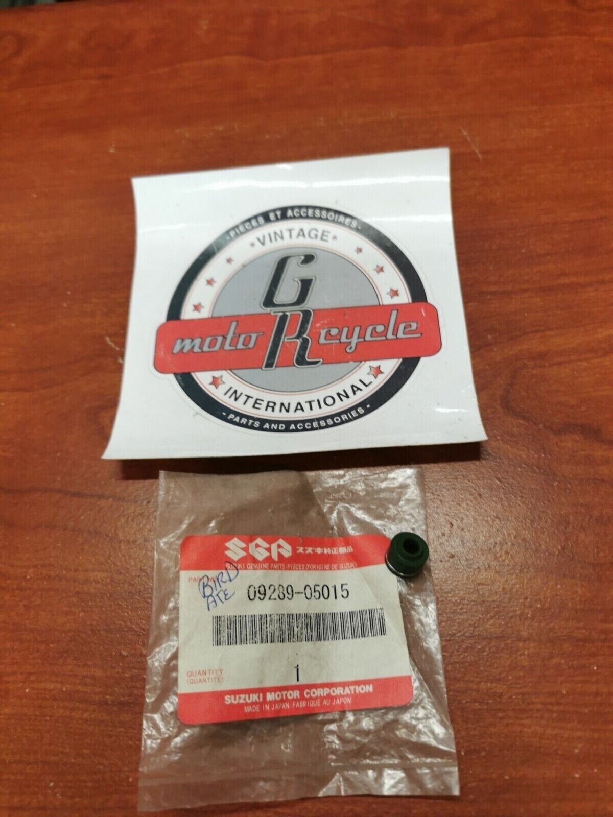 NOS Suzuki OIL SEAL (5.5X11X8.2) 09289-05015 S20