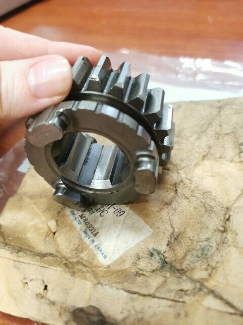 NOS Yamaha 1977 XS750 5TH WHEEL GEAR 1J7-17251-09-00 Y153