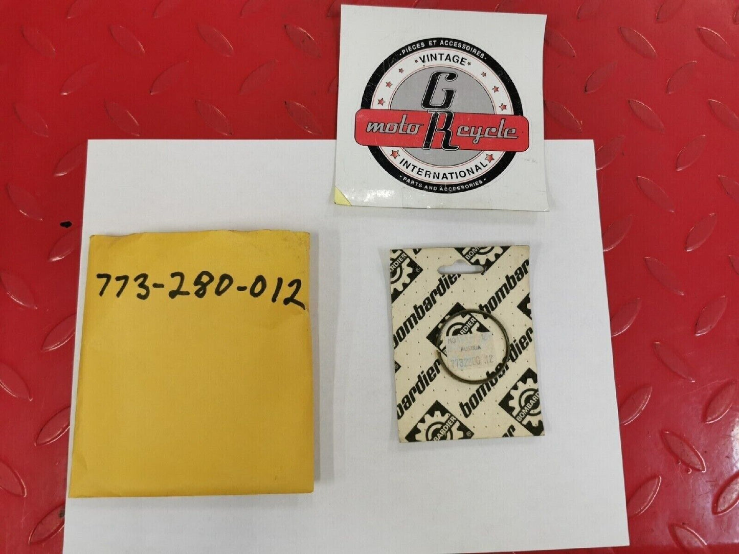 NOS PUCH BOMBARDIER MAXI    PISTON  L   RING TRAPEZ   773-280-012  P3