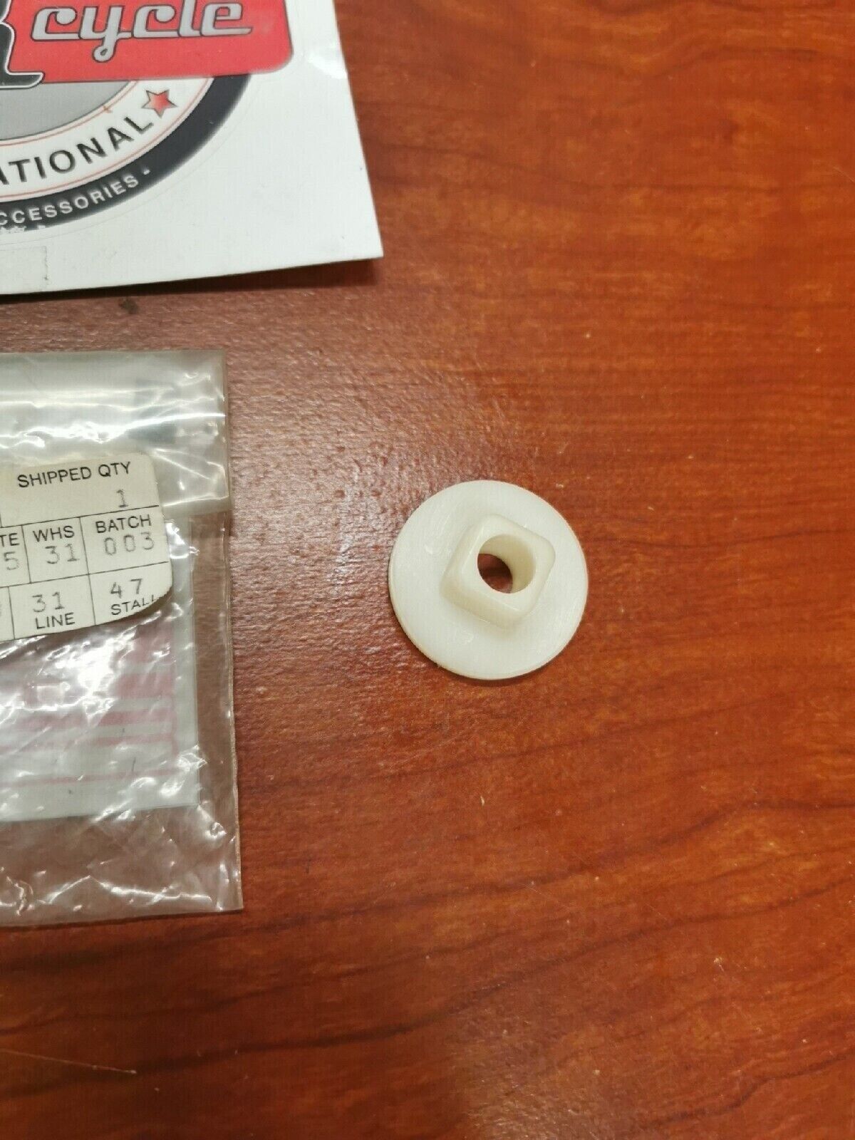 NOS Yamaha BODY FITTING COLLAR 584-84338-60-00 Y68