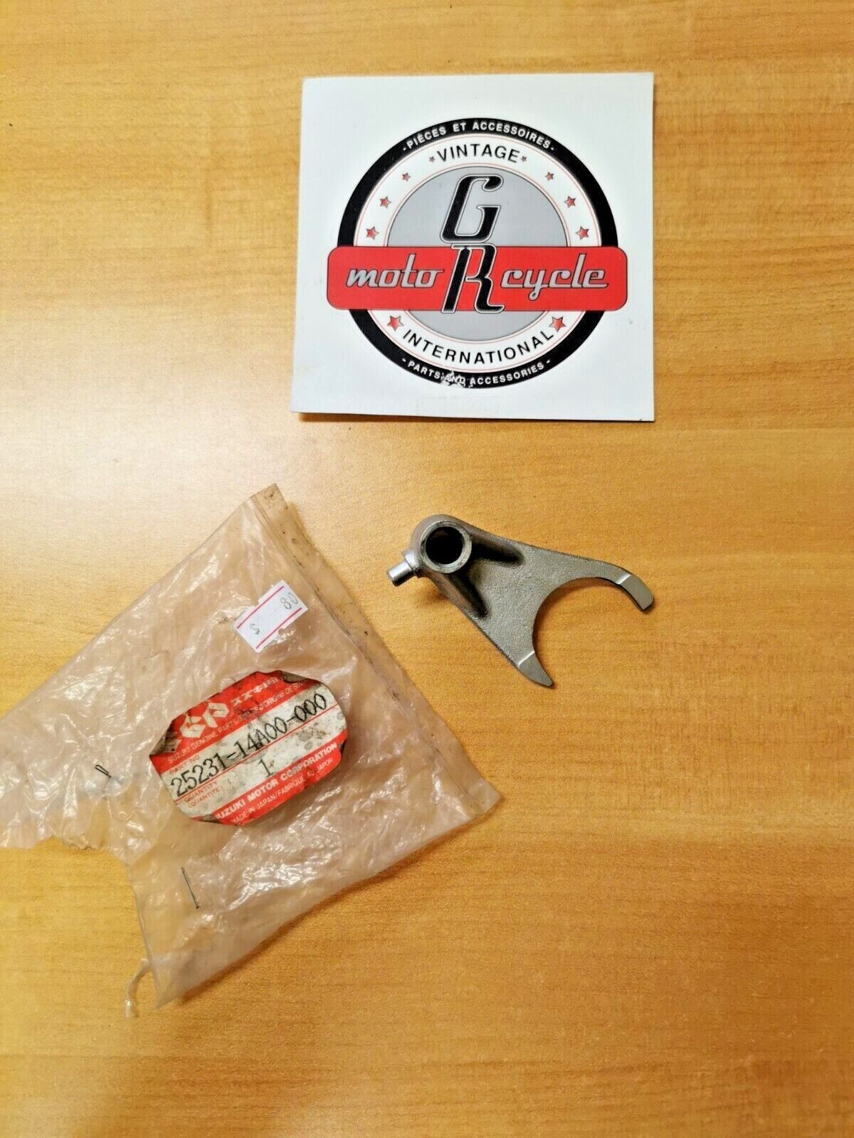 NOS SUZUKI FORK GEAR SHIFT 25231-14A01 25231-14A00 S6