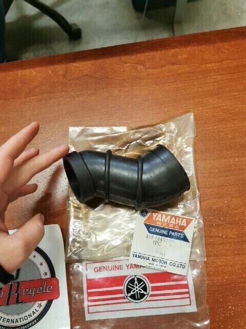 NOS Yamaha 1975 1976 DT250 AIR CLLEANER JOINT 498-14453-01-00 Y161