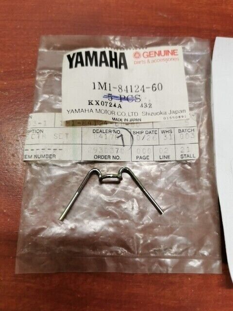 NOS Yamaha DT100 DT125 DT175 XV1000 SPRING REFLECTOR SET 1M1-84124-60-00 Y127