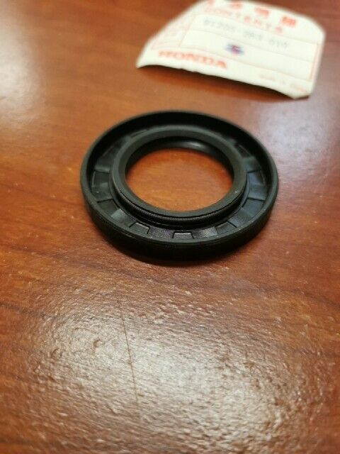 NOS Honda OIL SEAL (33X57X7) 91205-283-010 SUB. 91205-283-015 H68