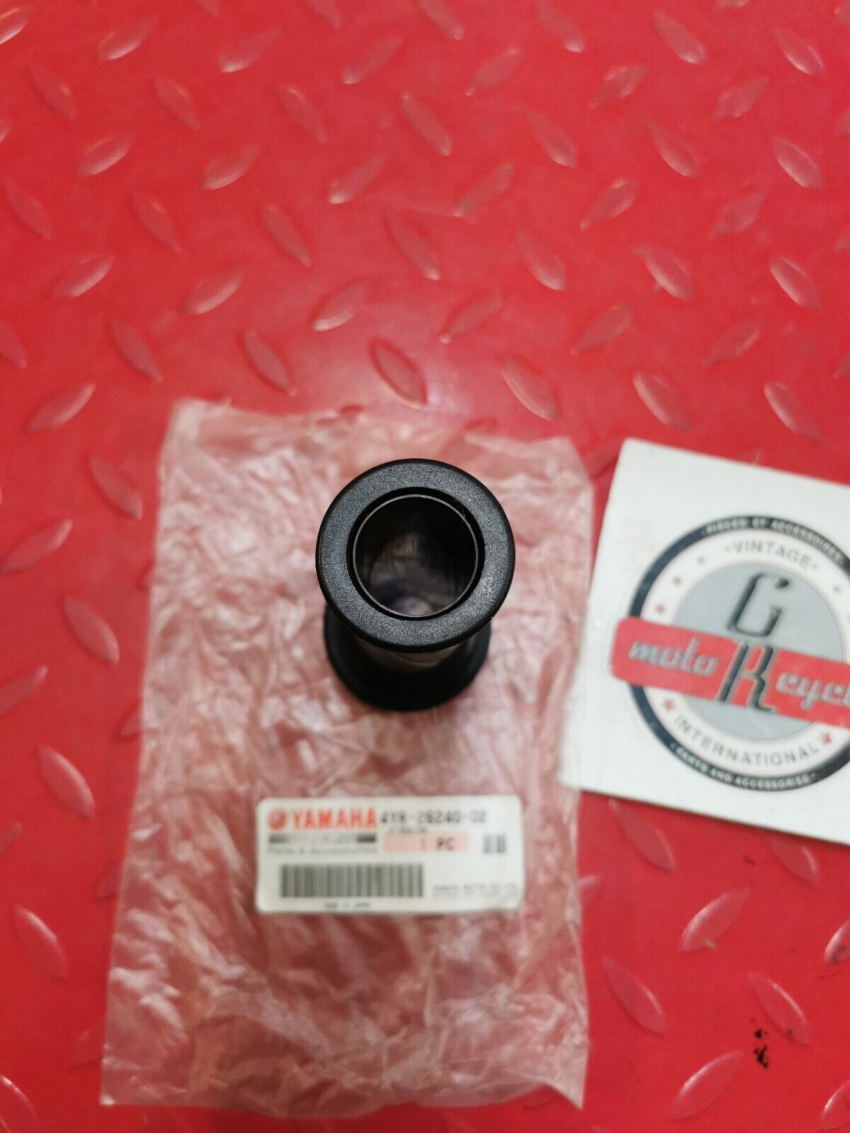 NOS Yamaha VMX17 FZ6R FZ1 FZR6 FZ09 FZ10 XSR900 MT10 GRIP 4YR-26240-02-00 Y41