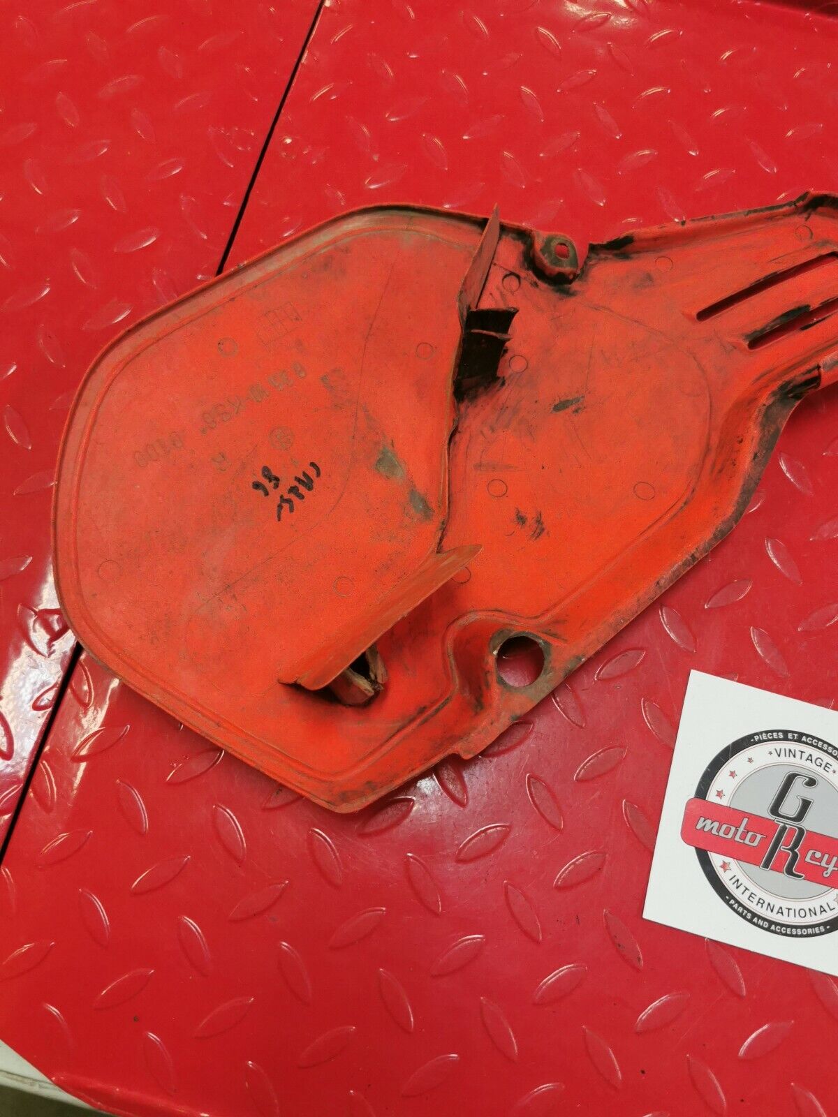 Honda CR250R 1986 right side cover panel number plate plastic
