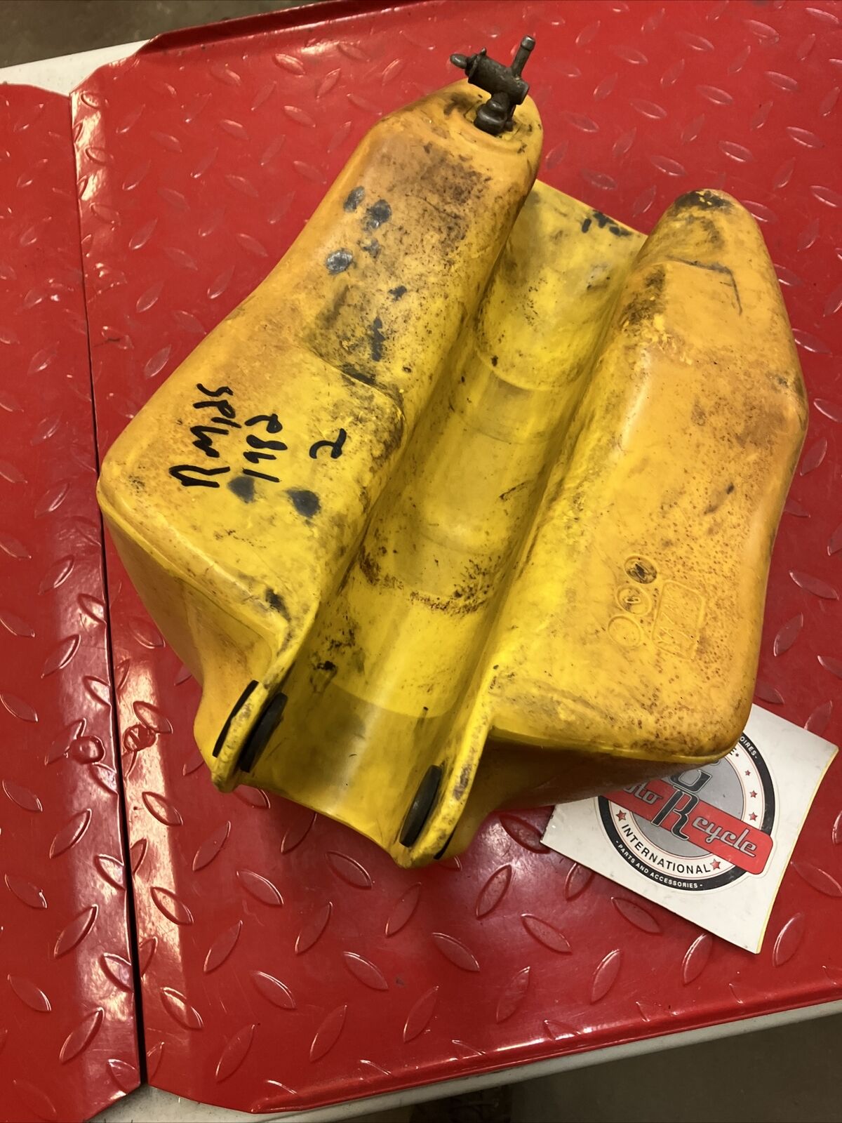 Suzuki RM125 1982 fuel tank gas petrol reservoir 1981 1983 2