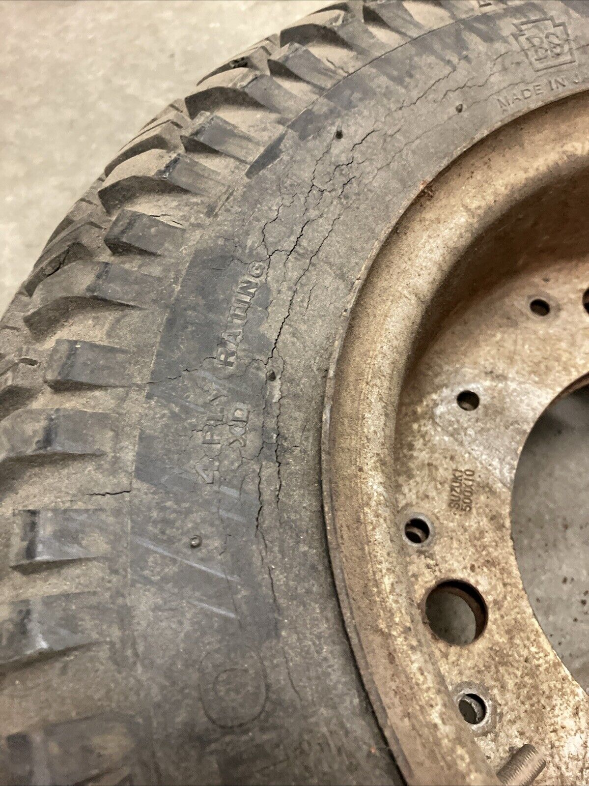 Suzuki RV90 1975 Front rear wheel rim tire 2